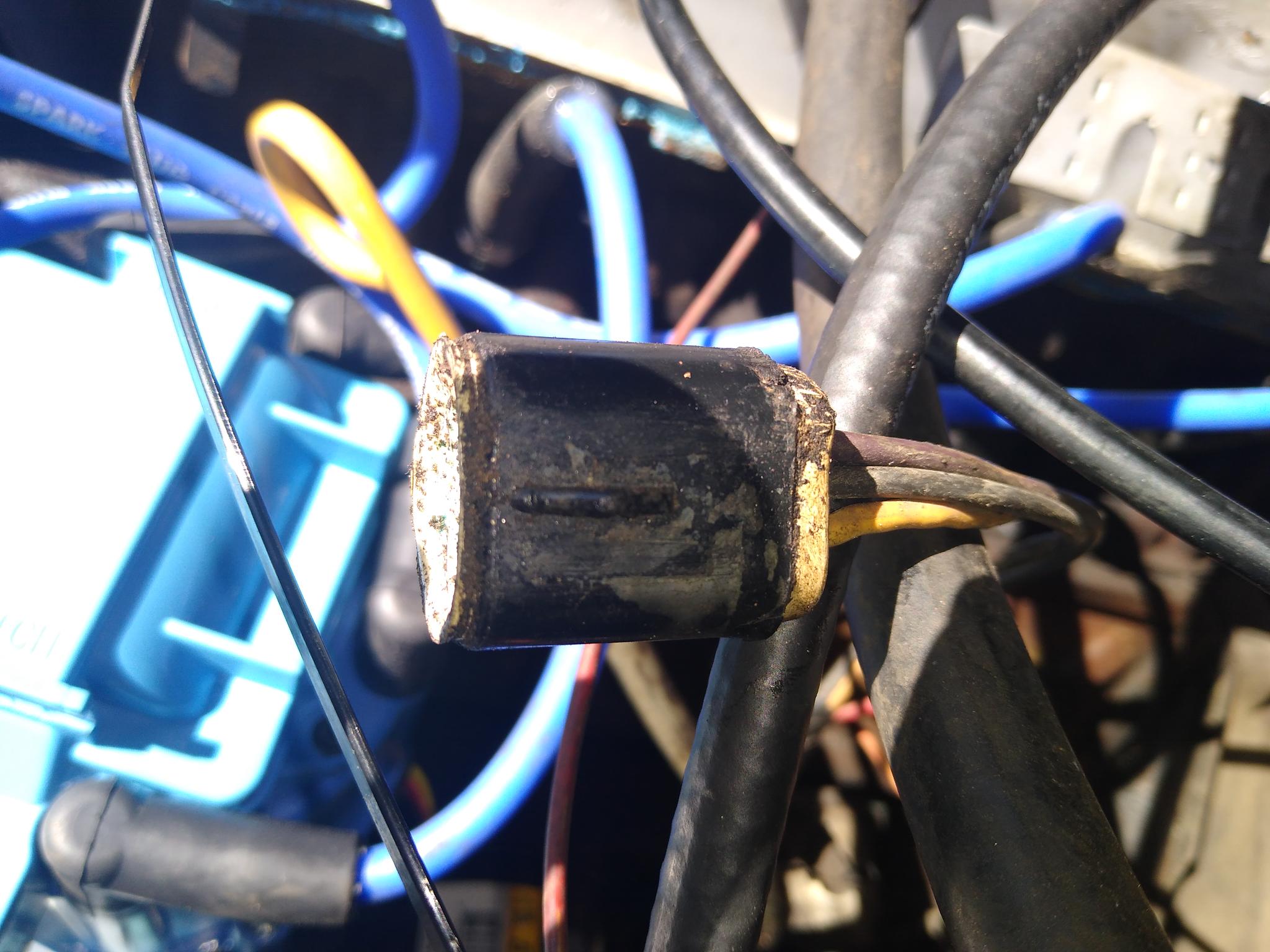 Old disconnected 3-wire distributor plug